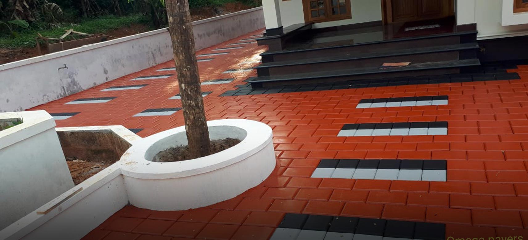 omegapaversandtiles.com