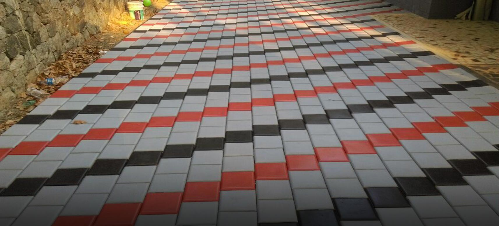 omegapaversandtiles.com